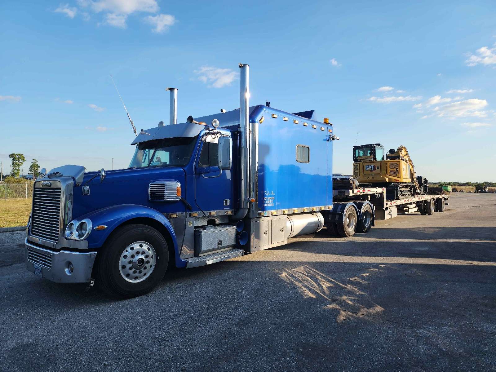 Excavator secured on stepdeck trailer in Florida